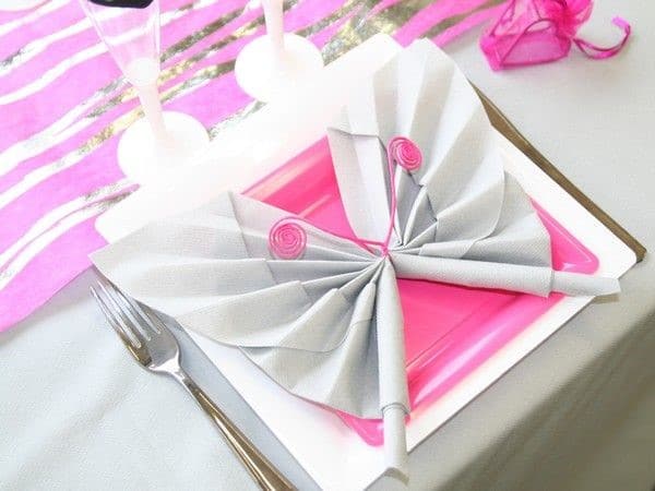 Comment plier des serviettes en papier de façon originale pour un