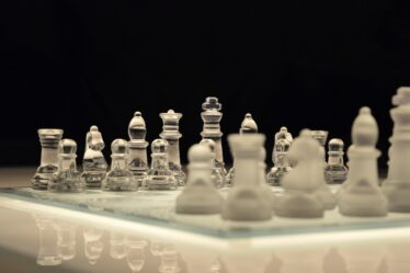 Découvrez les avantages d'investir dans un jeu d'échecs de luxe : qualité, esthétique et valeur à long terme.